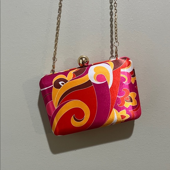 😻Express Pink and Orange Clutch with Gold Chain - Picture 2 of 4